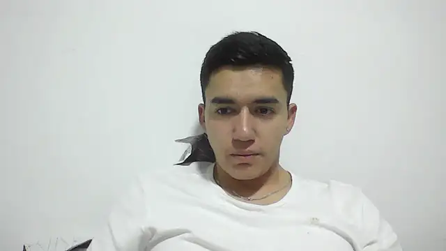 Snapshot of Estebitan_vm chatting on October 2025 05:01:01 AM Estebitan vm online show from October 2025 05:01:01 AM