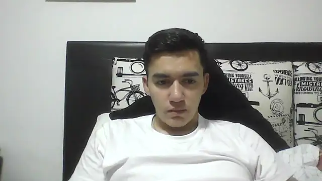 Snapshot of Estebitan_vm chatting on February 2026 04:23:01 AM Estebitan vm online show from February 2026 04:23:01 AM