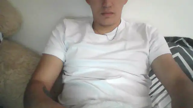 Snapshot of Estebitan_vm chatting on November 2025 01:39:02 PM Estebitan vm online show from November 2025 01:39:02 PM