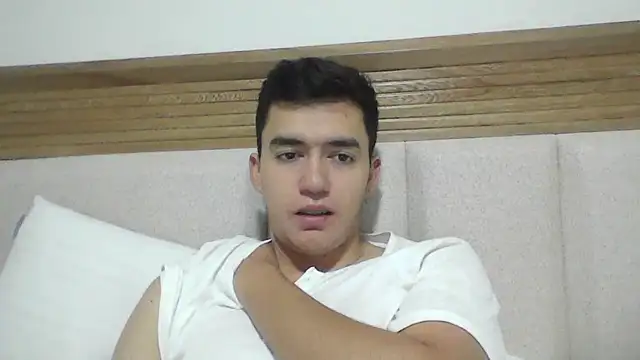 Snapshot of Estebitan_vm chatting on October 2025 03:13:02 PM Estebitan vm online show from October 2025 03:13:02 PM