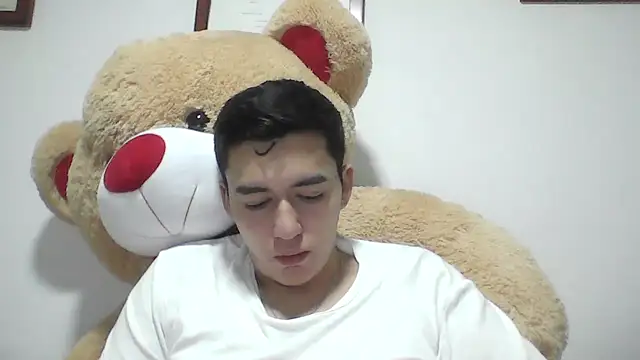 Snapshot of Estebitan_vm chatting on October 2025 04:44:02 AM Estebitan vm online show from October 2025 04:44:02 AM