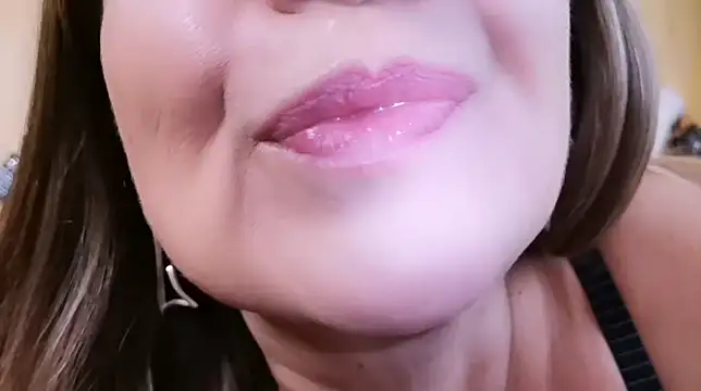 LadyAndTransy online show from April 2026 06:32:02 AM