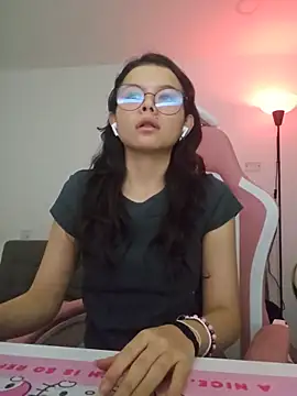azumiichan online show from May 2026 01:04:01 AM