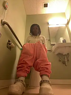 Snapshot of CamGirlLeanna chatting on February 2025 04:19:02 PM CamGirlLeanna online show from February 2025 04:19:02 PM