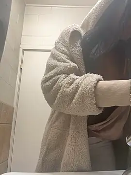 Snapshot of CamGirlLeanna chatting on January 2025 04:11:02 PM CamGirlLeanna online show from January 2025 04:11:02 PM