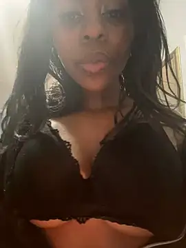 Snapshot of CamGirlLeanna chatting on February 2025 01:15:02 AM CamGirlLeanna online show from February 2025 01:15:02 AM