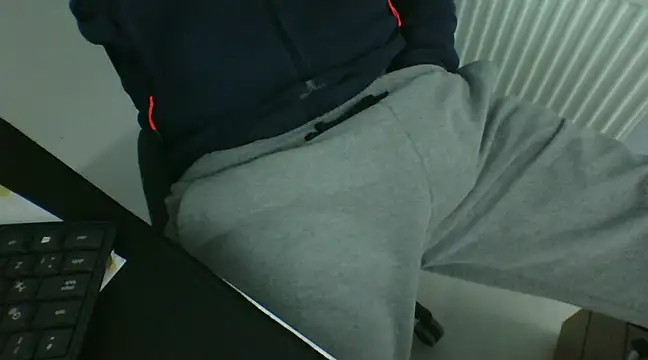 Snapshot of Koraymoray15 chatting on February 2025 01:41:01 PM Koraymoray15 online show from February 2025 01:41:01 PM