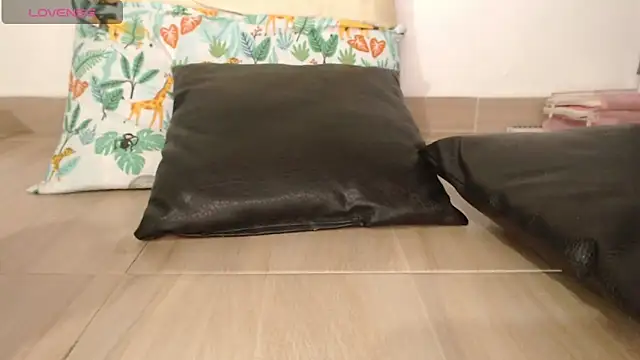 staylor29 online show from April 2026 10:58:01 PM