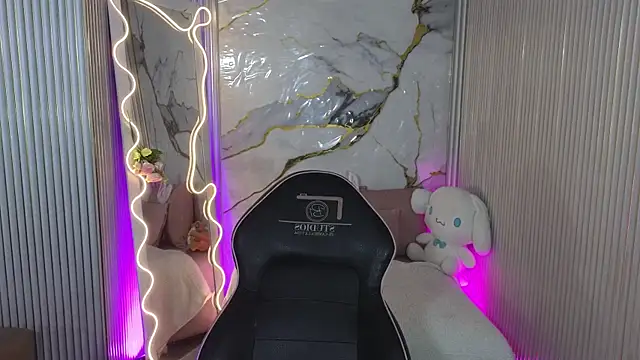 Chiara tay online show from April 2026 01:07:02 PM