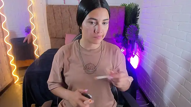 Chiara tay online show from October 2025 07:15:01 PM