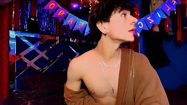 Luke Howland online show from November 2025 12:03:02 AM