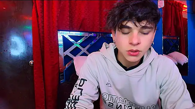 Luke Howland online show from June 2026 04:32:01 AM