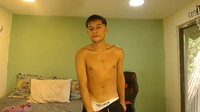 danielitopapuu online show from April 2026 08:15:02 PM
