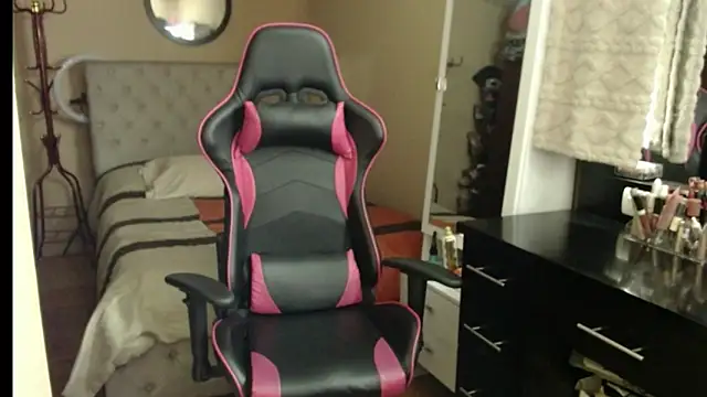 Carol Scottt online show from October 2025 09:35:01 PM