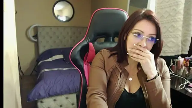 Carol Scottt online show from November 2025 04:49:01 AM