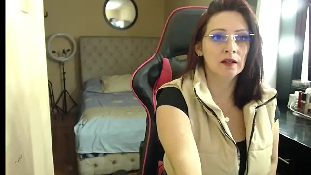 Carol Scottt online show from December 2025 07:54:02 AM