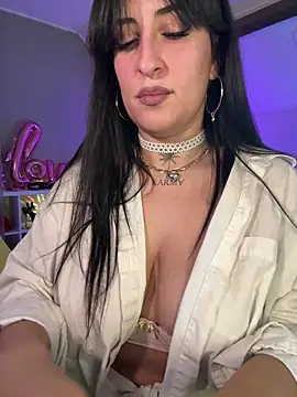 Snapshot of CarolaDrago chatting on February 2026 08:08:02 AM CarolaDrago online show from February 2026 08:08:02 AM