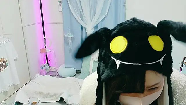 Snapshot of MEI--55 chatting on October 2025 09:06:02 AM MEI--55 online show from October 2025 09:06:02 AM