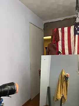 Snapshot of Brando2585 chatting on February 2026 02:11:01 AM Brando2585 online show from February 2026 02:11:01 AM