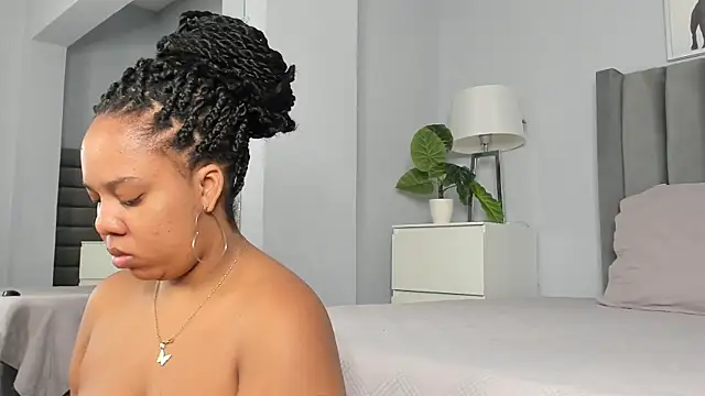 Snapshot of Yiseth_02 chatting on October 2025 11:42:02 AM Yiseth 02 online show from October 2025 11:42:02 AM