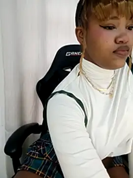 Snapshot of charmainexxx chatting on November 2025 01:15:01 PM charmainexxx online show from November 2025 01:15:01 PM