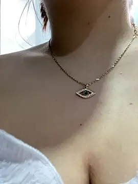 Snapshot of SophiaLaurens chatting on March 2025 02:32:02 PM SophiaLaurens online show from March 2025 02:32:02 PM