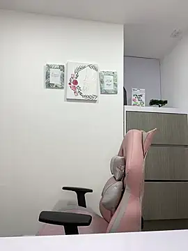 Snapshot of SophiaLaurens chatting on March 2025 08:38:02 PM SophiaLaurens online show from March 2025 08:38:02 PM