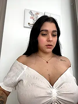 Snapshot of SophiaLaurens chatting on September 2025 04:02:02 PM SophiaLaurens online show from September 2025 04:02:02 PM