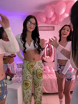 Snapshot of sarasoto_1 chatting on March 2025 08:35:02 PM sarasoto 1 online show from March 2025 08:35:02 PM