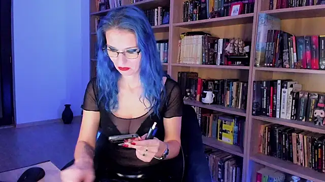 Queen of Hearts1 online show from November 2025 09:04:01 PM