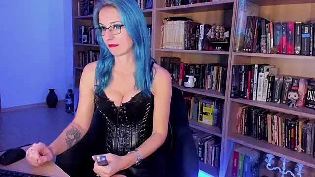 Queen of Hearts1 online show from November 2025 08:24:01 PM