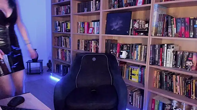 Queen of Hearts1 online show from February 2026 08:37:02 PM