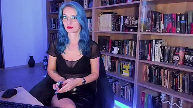 Queen of Hearts1 online show from October 2025 08:06:02 PM