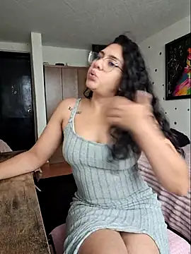 Thaliacooper  online show from April 2026 09:43:01 PM