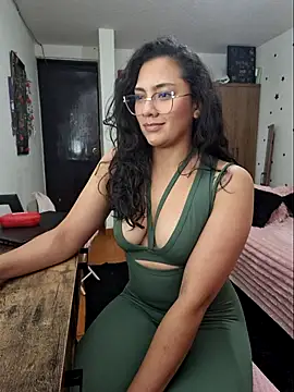 Thaliacooper  online show from March 2026 04:40:02 AM