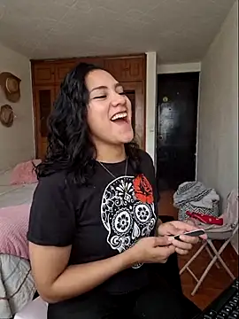 Thaliacooper  online show from March 2025 05:28:01 PM