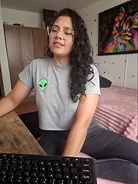 Thaliacooper  online show from April 2026 05:30:01 PM