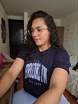 Thaliacooper  online show from October 2025 06:39:02 PM