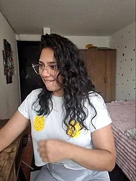 Thaliacooper  online show from December 2025 07:02:02 PM