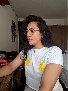 Thaliacooper  online show from November 2025 06:23:02 PM