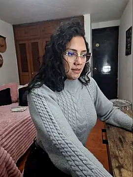 Thaliacooper  online show from September 2025 11:43:02 PM