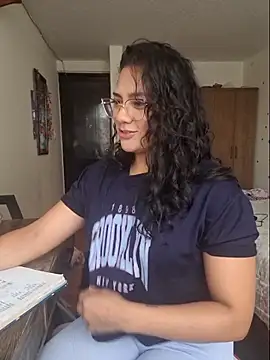 Thaliacooper  online show from November 2025 05:17:01 PM