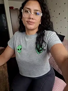 Thaliacooper  online show from February 2026 05:12:02 PM