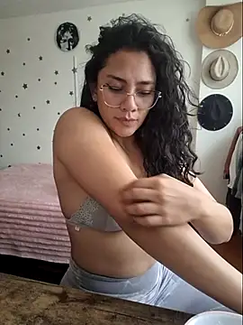 Thaliacooper  online show from December 2025 06:01:02 PM