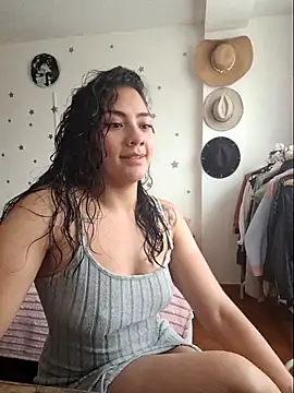 Thaliacooper  online show from December 2025 06:13:02 PM