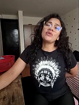 Thaliacooper  online show from February 2026 04:15:01 PM