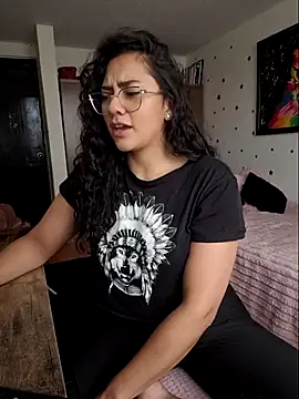 Thaliacooper  online show from May 2026 04:35:01 PM
