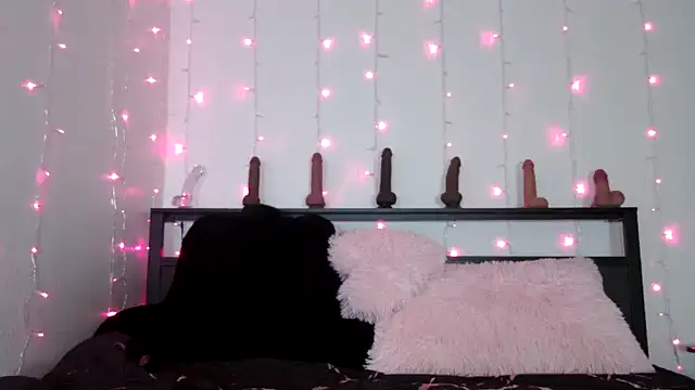 QueenLolaX online show from July 2026 07:04:01 AM