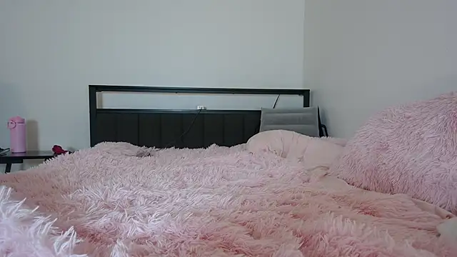 QueenLolaX online show from April 2026 05:42:02 AM