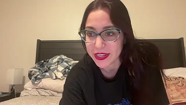 Snapshot of QueenLolaX chatting on October 2025 06:15:01 AM QueenLolaX online show from October 2025 06:15:01 AM